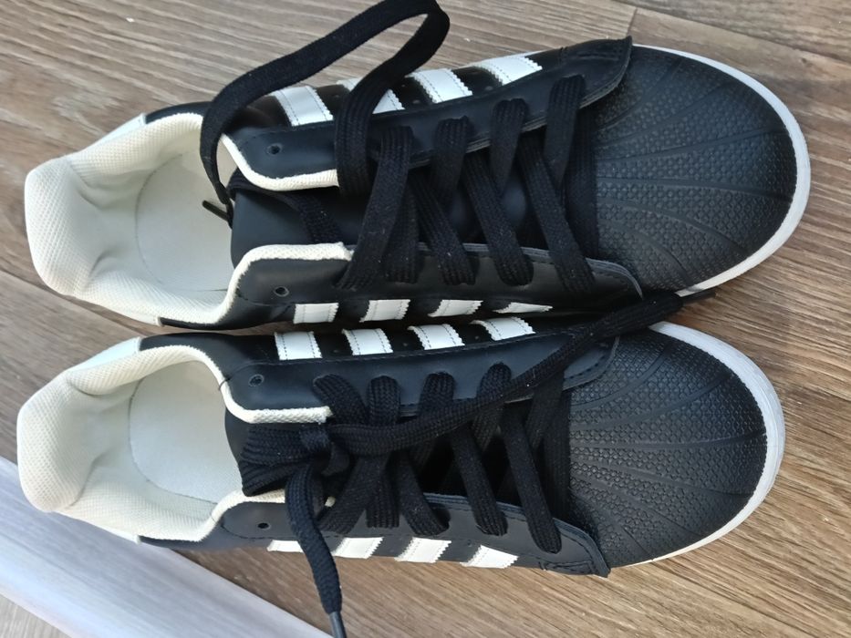 Продам кроссовки новые