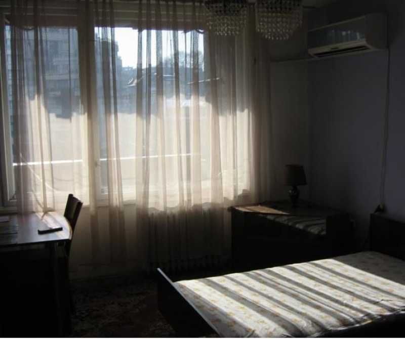 Дава се под наем Двустаен апартамент в София, Лозенец - 70 кв.м за 375 € - Снимка #2