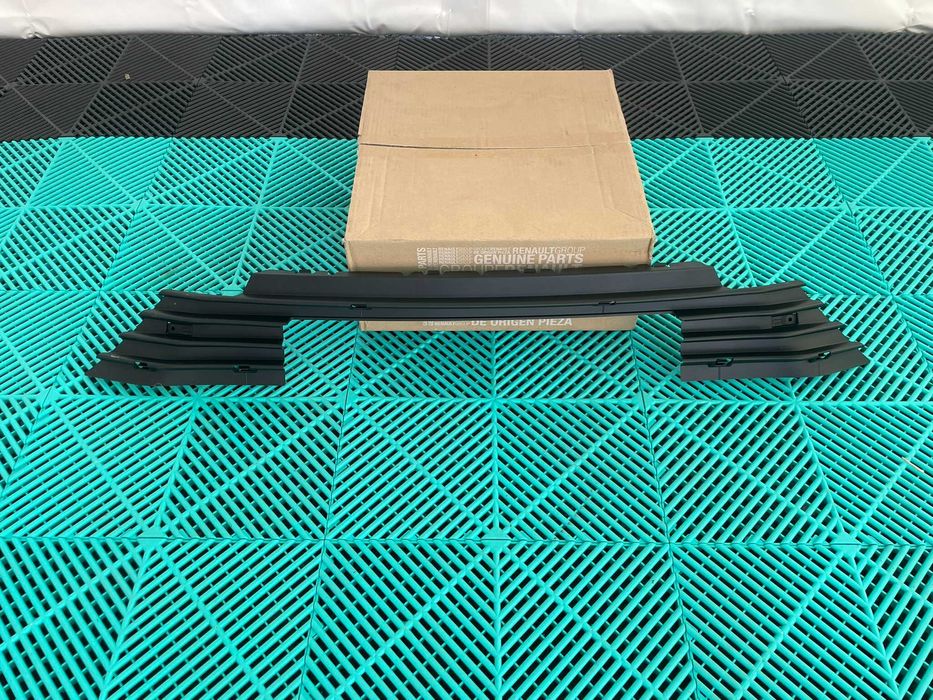 Grila inferioara bara fata Renault Megane 4 2016+ originala Renault