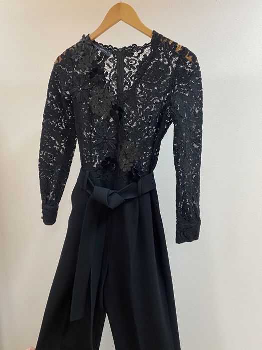 Стилен черен дамски гащеризон с дантела
