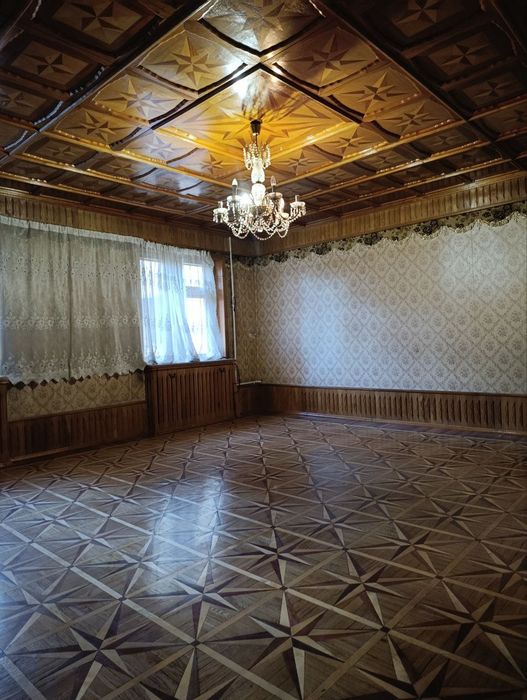 Ул,Беруни квартира  весь 2 этаж 200м2