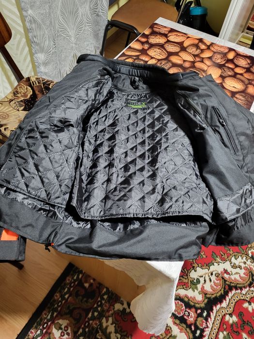 Vand geaca moto de  dama ,noua nepurtata