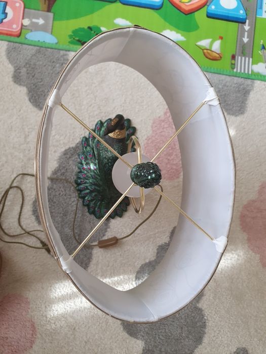 Красива декоративна нощна лампа с крушка и копче. Десен и паун.