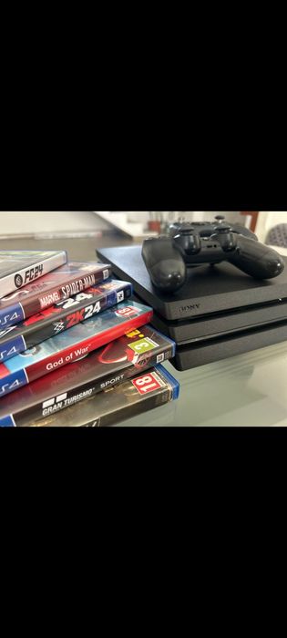 PS4 PRO cu jocuri incluse • Stare excelentă • Ideal de Crăciun