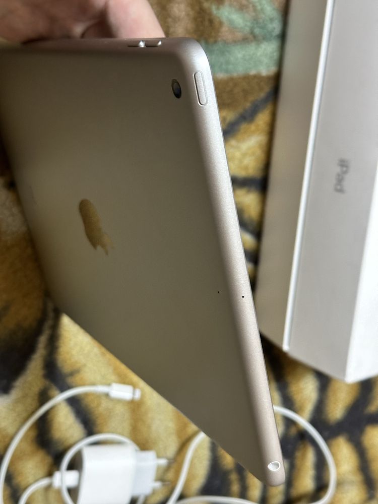 iPad 9 Silver 3/64 (Торга нет)
