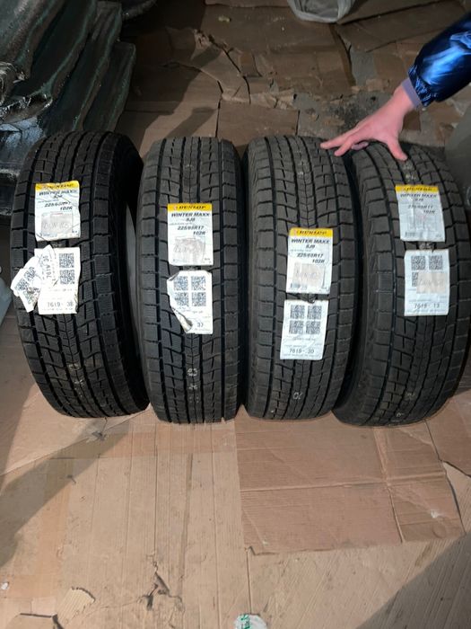 Резина зимняя липучка в отличном состояние новая