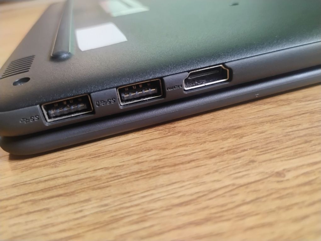 Лаптоп Dell Latitude 3180