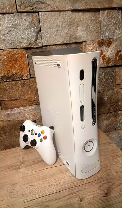 Xbox 360 Phat White Edition 60 GB HDD + GTA 5 + 1 Controller Wirelles