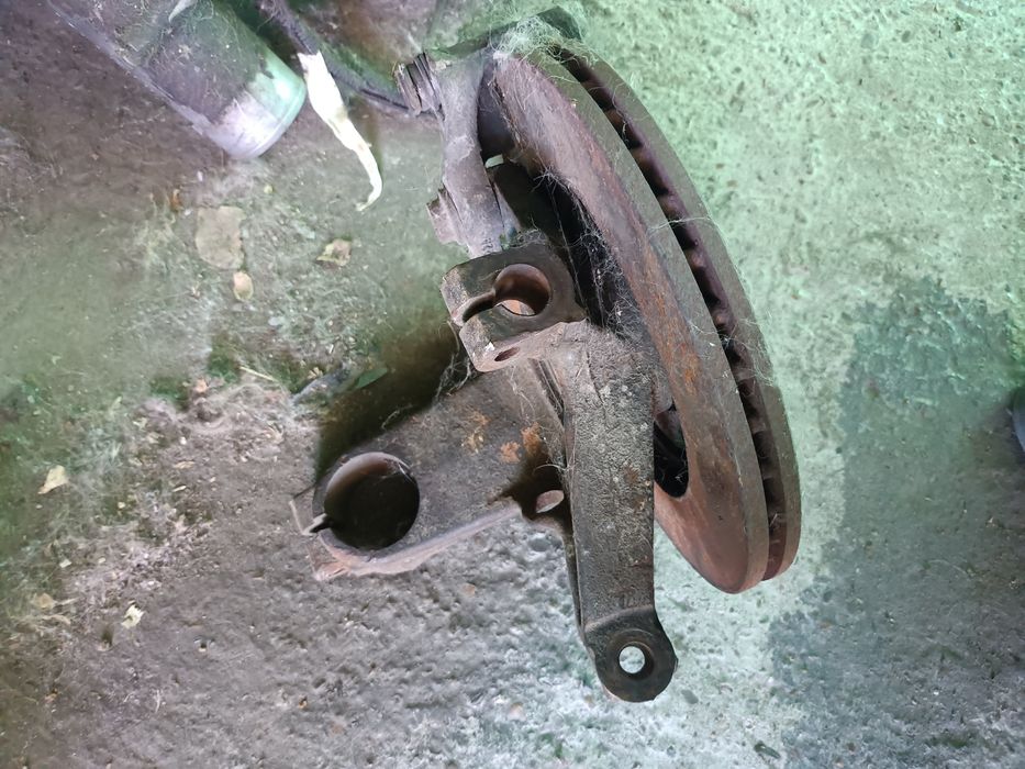 Fuzeta stânga completa cu rulment față Pegeout 206