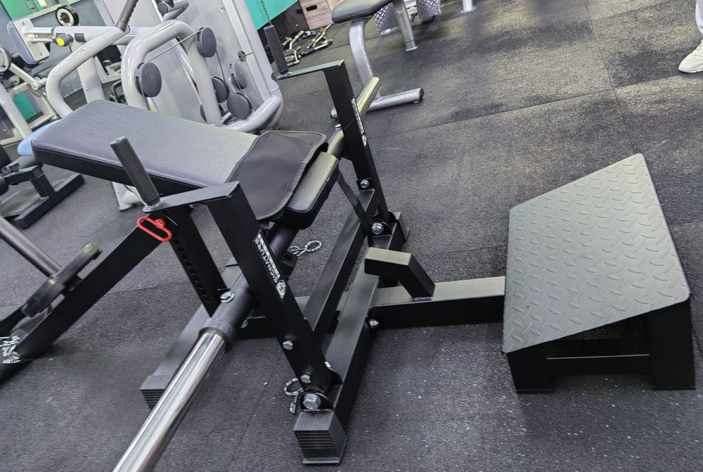 Aparat Fesieri Dual,Hip Trhust și Belt squat