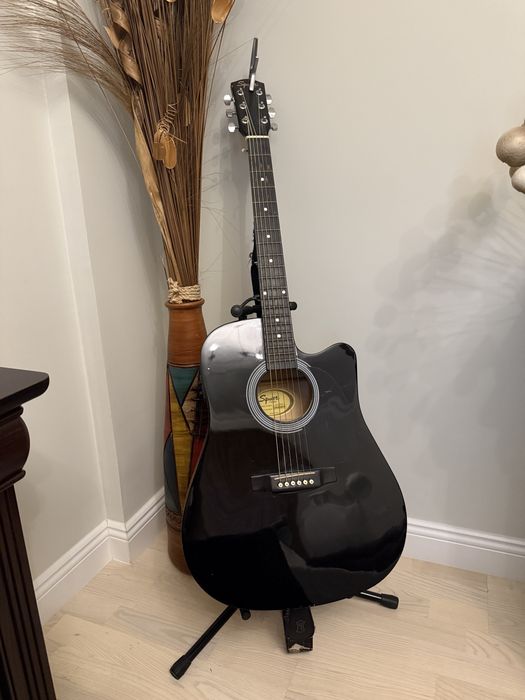 Chitara fender electroacustica