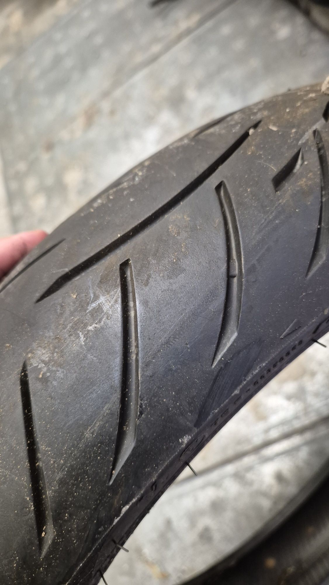 Предна гума 120 70 R17