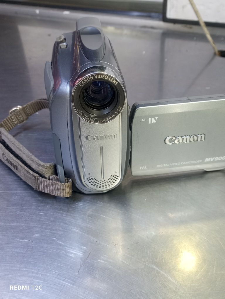 Продам видеокамеру Canon MiniDV 25 x