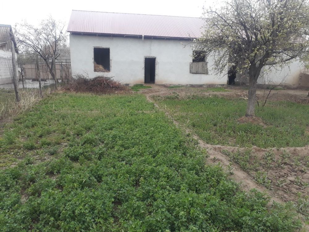 Remonti tugallanmagan 6 xonalik dacha sotiladi