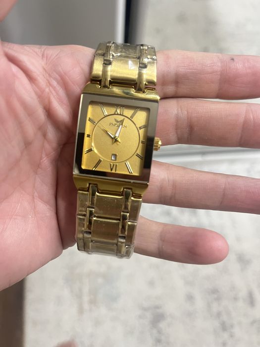 Продам кварцевые часы мужские