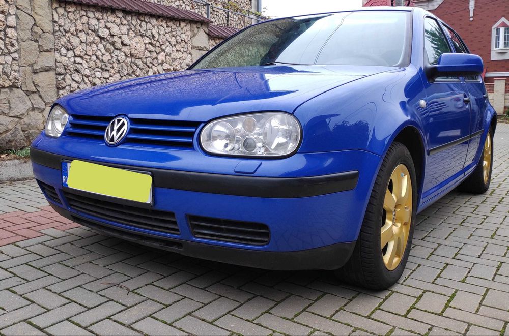 VW Golf 4 Electric Blue, an 2003, 1.6 16V. SPECIAL.