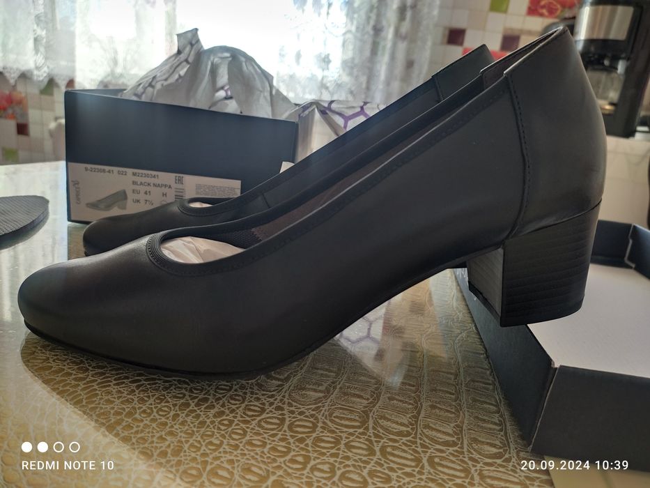 Продам кожаные туфли RIker  новые