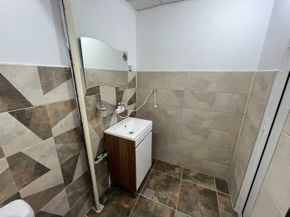 Дава се под наем Офис в Разград, Център - 100 кв.м за 816 € - Снимка #3
