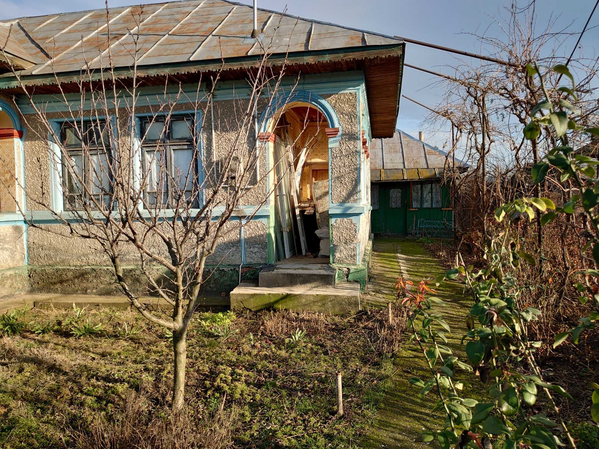 Casa batraneasca langa Lehliu cu teren de 1700m2