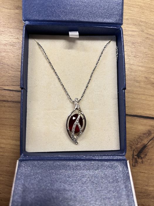 Oliver Weber колие с червен камък Swarovski