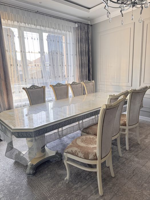 Стол со стульями