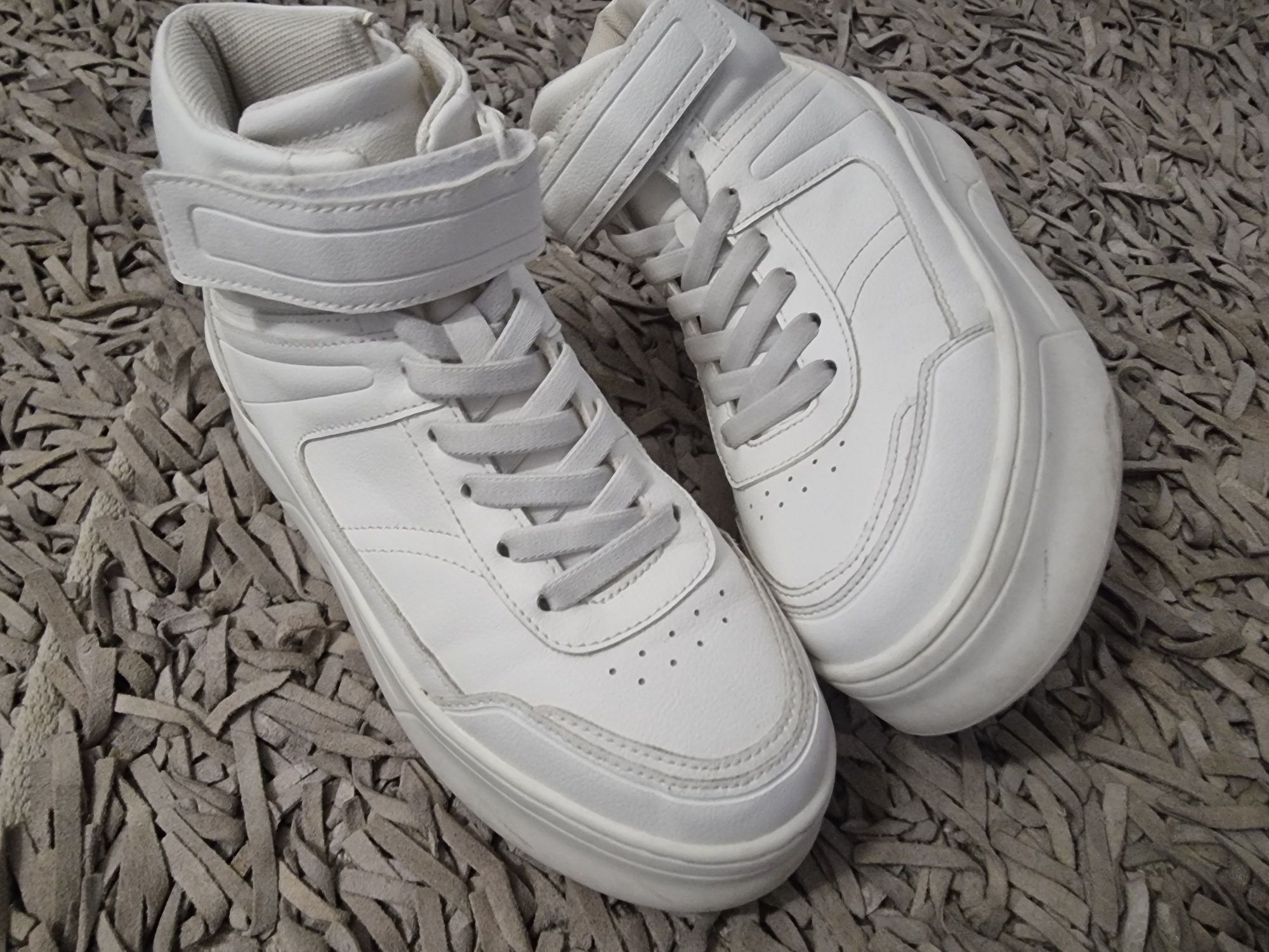 ZARA* Висок модел сникърси, като нови
