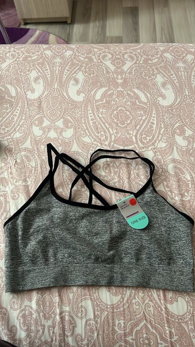 Bustiere Stradivarius, Motivi