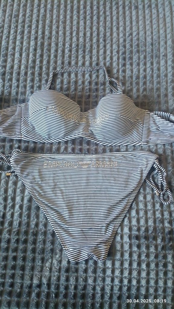 Дамски оригинален бански Emporio Armani, размер М,  бяло и черно райе