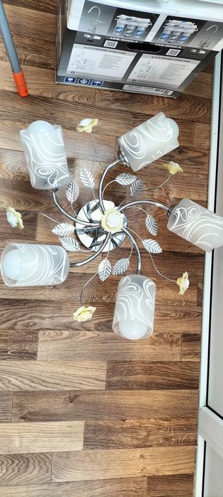 Люстра пятирожковая