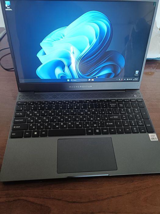 Noutbuk Core i3 10pokolenie