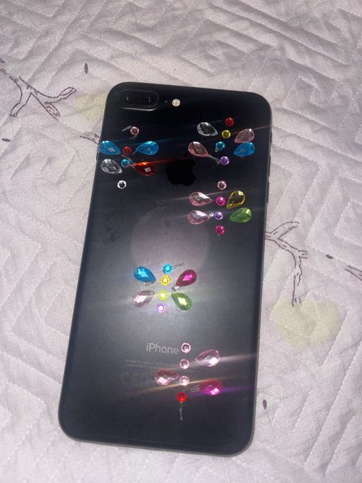 Iphone 7 plus продаю