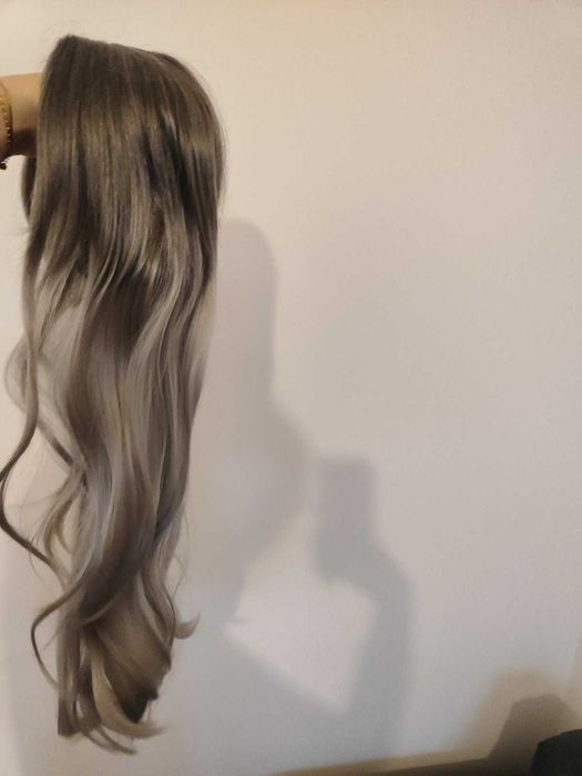 Сребриста перука за 22лв