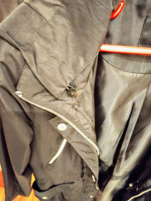 Pardesiu nou negru mărimea 44 din Finlanda pentru femei