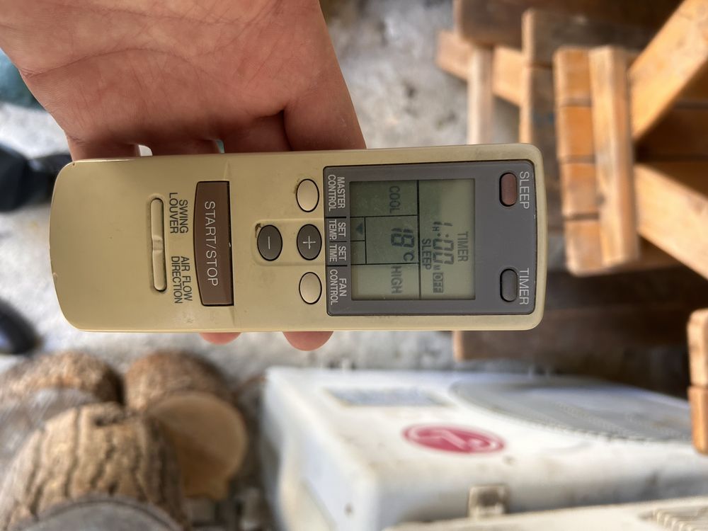 Продавам климатик GENERAL 12BTU