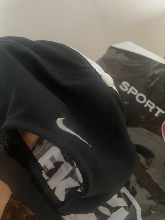 Шапка Nike черно бяла