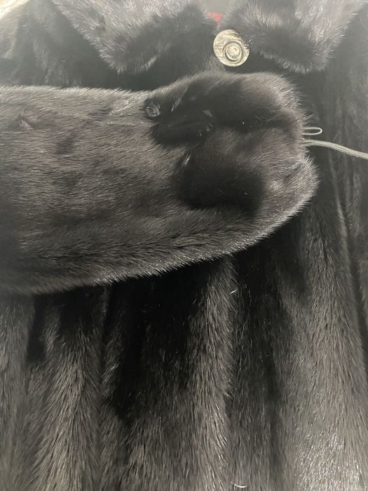 Шубы.  Қара тус.