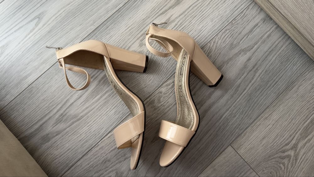 Sandale dama cu toc, elegante, crem