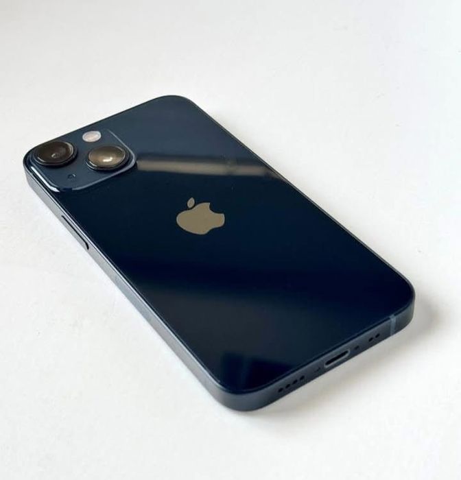 iPhone 13 mini cu 100% Bateria