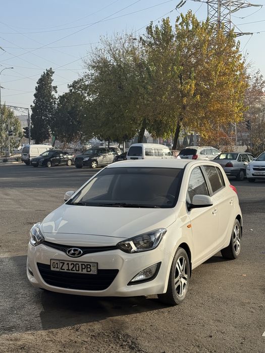 Продается Huyndai i20 2013 год в хорошем состоянии