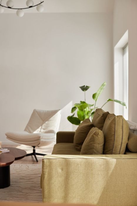 Inchiriez casa situata pe marginea lacului, langa padure