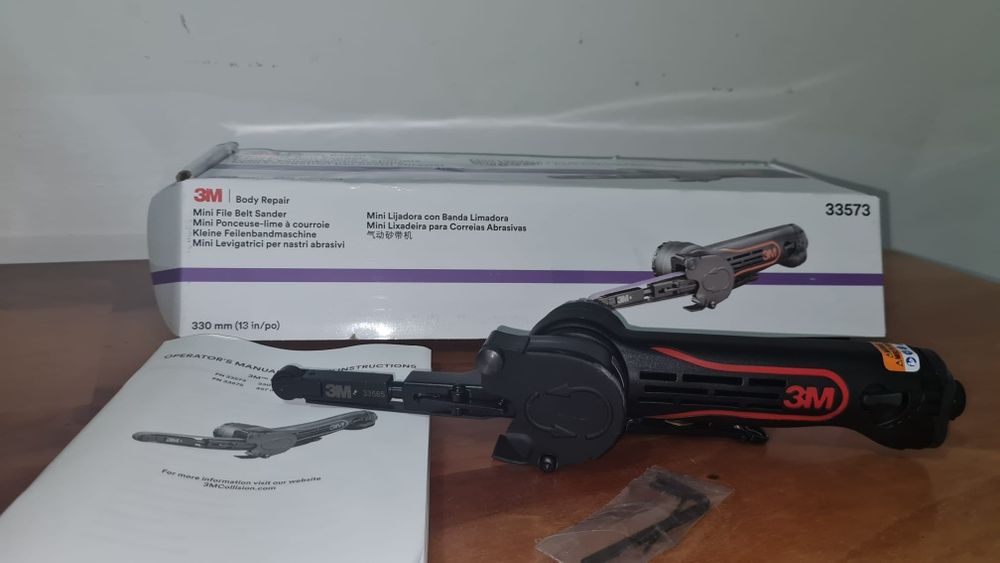 Masina de slefuit pneumatica 3M 33573 cu bqnda abraziva 33 cm