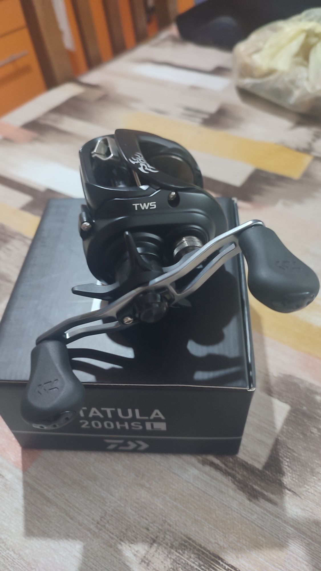 Продавам комплект DAIWA TATULA 200HSL/7,3:1/ и въдица DRAGON JERK 80