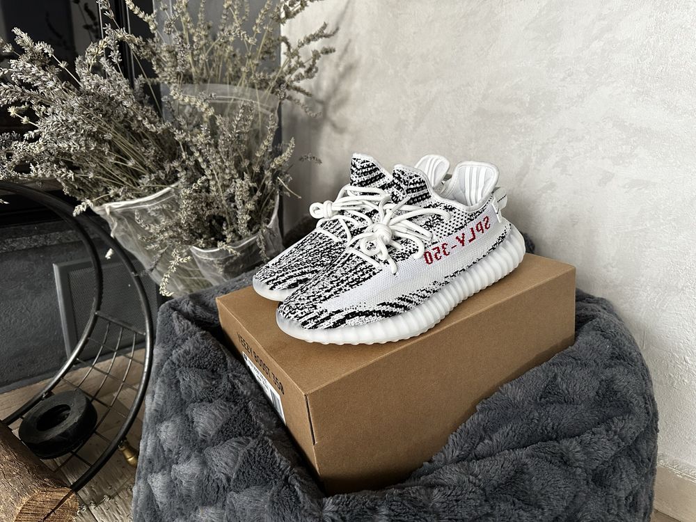 Adidas Yeezy Boost 350 V2 Zebra