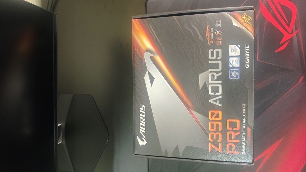 Продам Материнскую плату Aorus Z390 Pro