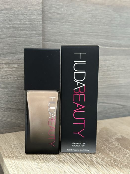 Fond de ten Huda Beauty