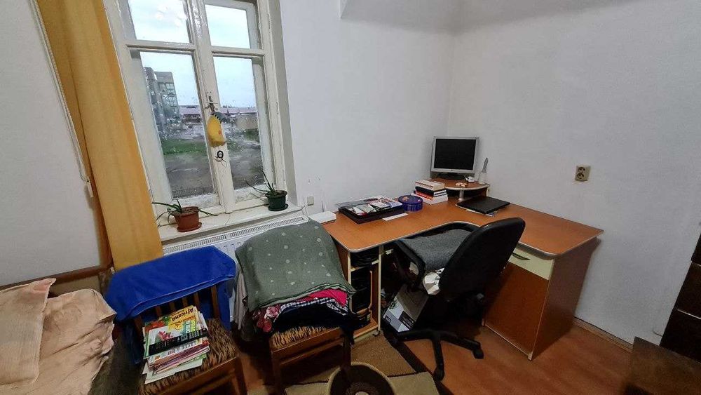Vand apartament cu 3 camere in Episcopia