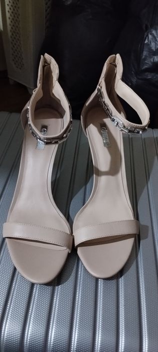 Продам босоножки