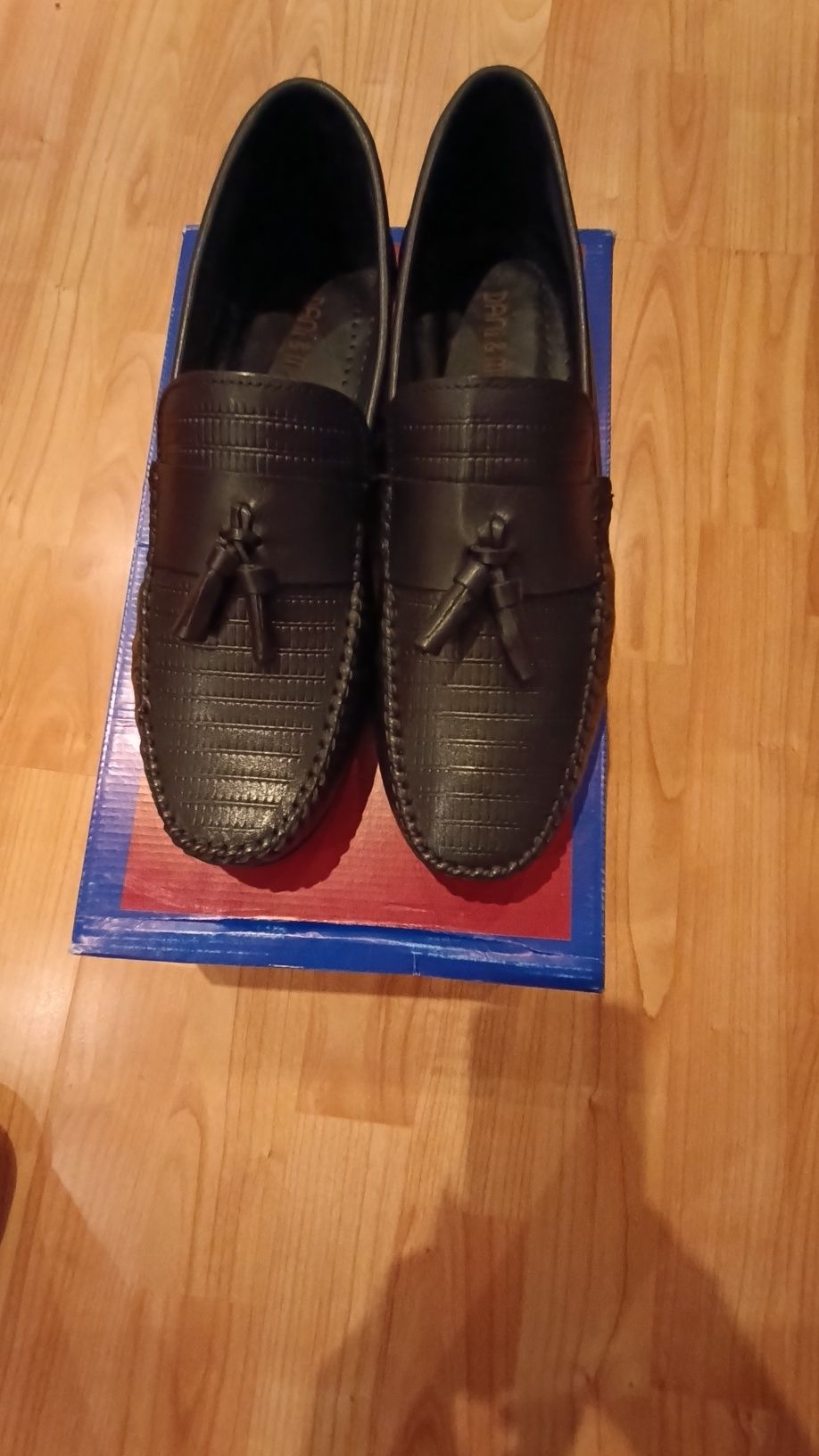 Se vinde mocasini bărbați
