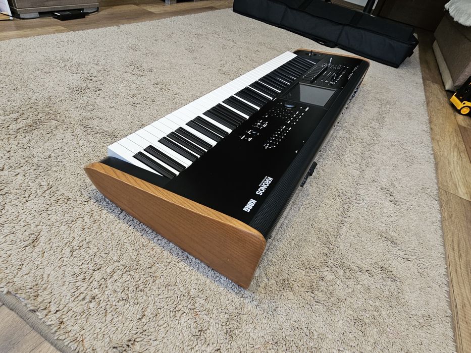 Korg Kronos 2, 73 clape, stare noua