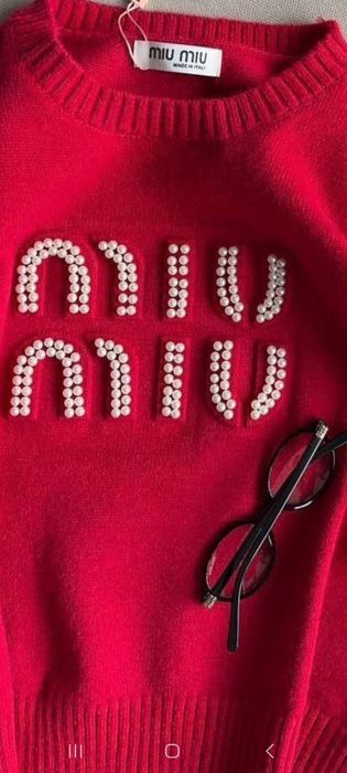 Pulovere lana fina cu perle.cusute  Miu-Miu
Mărimi S,M,L,XL.
PRET STO